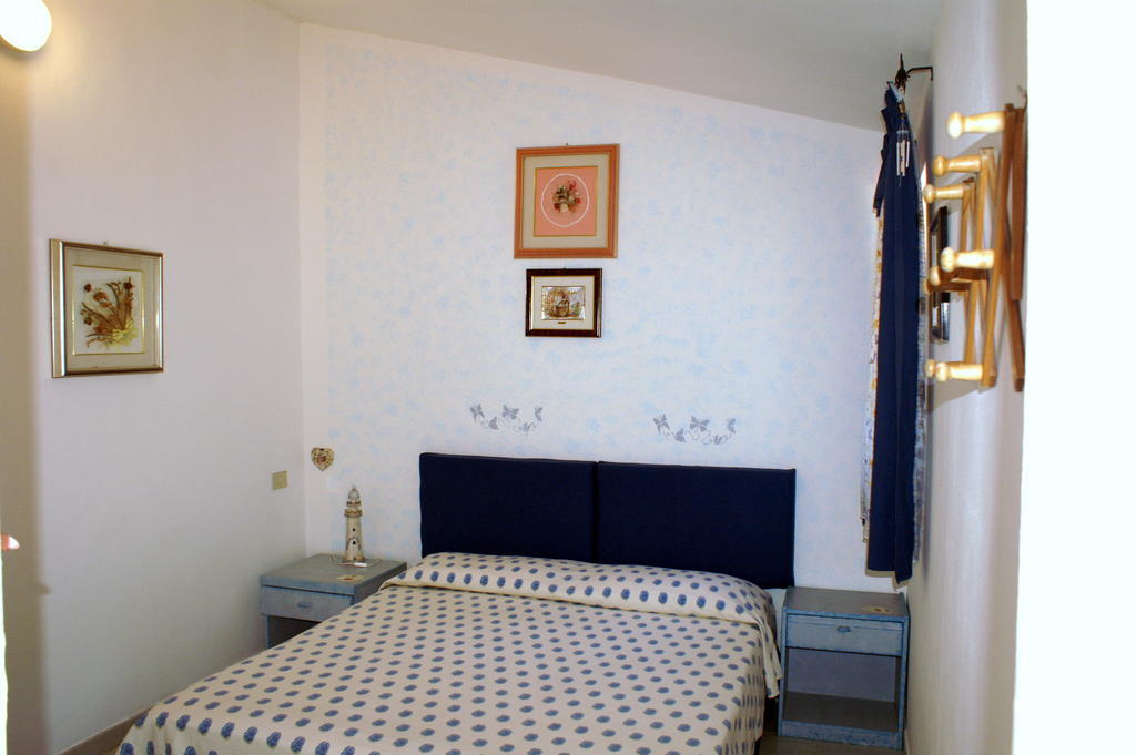 סן ג'ובאני די סיניס Tharros B&B חדר תמונה